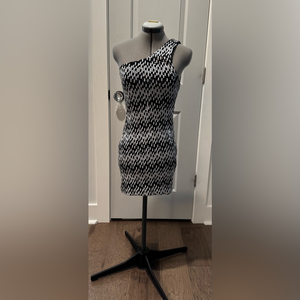 One Shoulder Sequined Black and White Patterned Women's Dress
